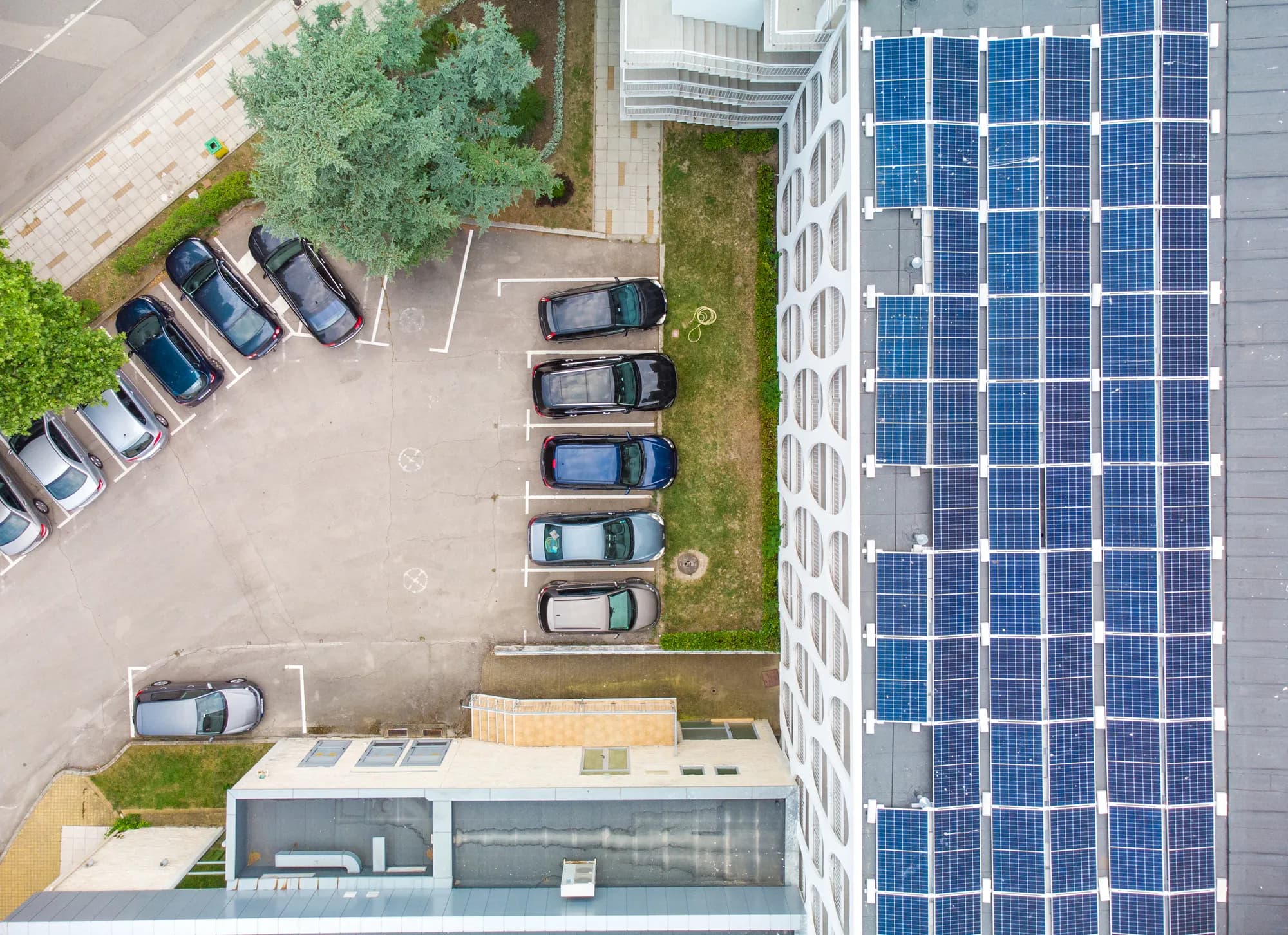Professional battery storage system installation
